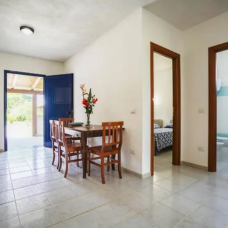 Villaggio Emmesse Trilocal 3 דירה *